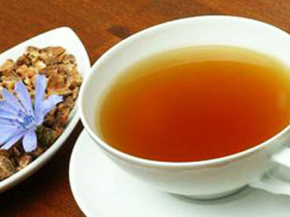 药茶是在茶叶中添加食物或药物制作而成的具一定疗效的特殊的液体饮料。