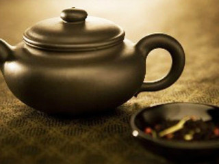 子三叶茶既是中医的从体内调和又有西方的科学调配。一方面一籽三叶茶可以清除机体的自由基，有益于体内的五脏六腑，既补健脾，又有化.痰祛湿的功能。另一方面大肚子茶运用了西方医学的一些方法，增加体内的热量，促